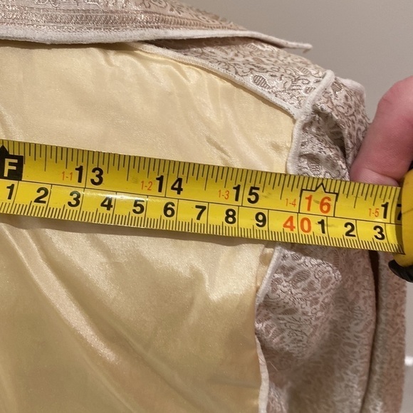 Elegant Silk Jacket MAGGIE WALT DEDIGN - Picture 9 of 16